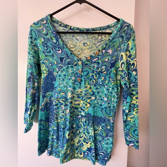 Lilly Pulitzer Pattern Henley - Picture 1 of 5